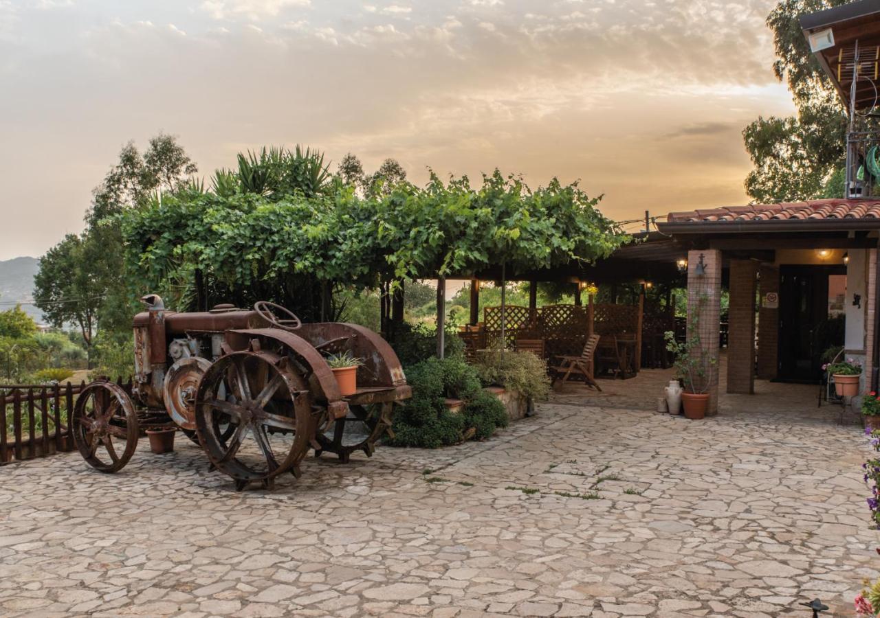 Il Sorgituro - Agriturismo Postiglione Exteriör bild